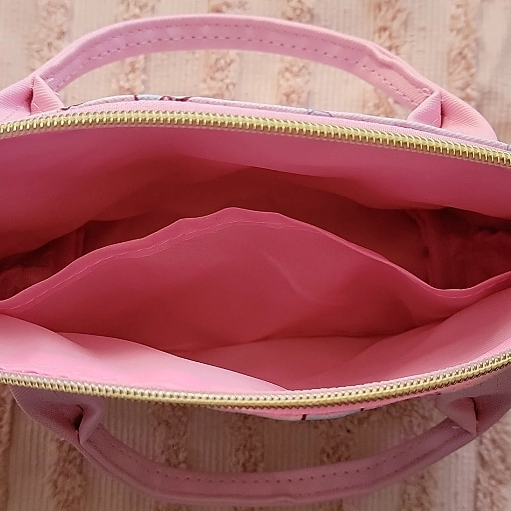 Hello Kitty Handbag with adjustable shoulder strap, pink 💗. NWOT.